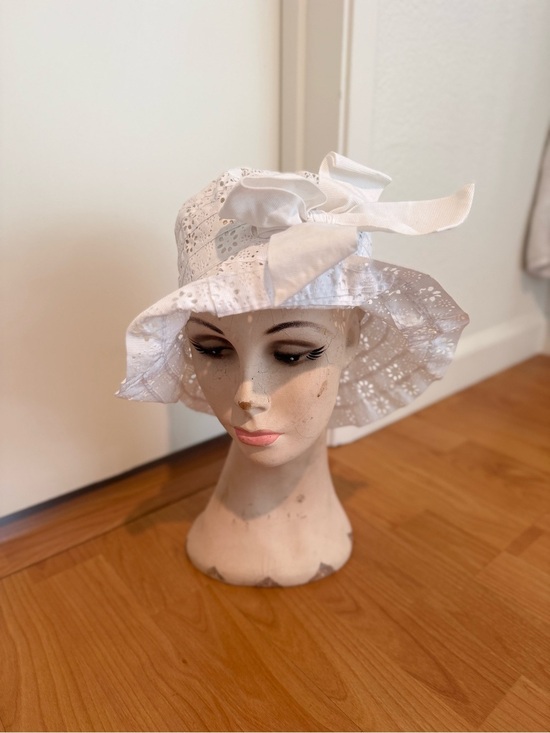 Grevi Accessories - Grevi White Eyelet Sun Hat with Bow